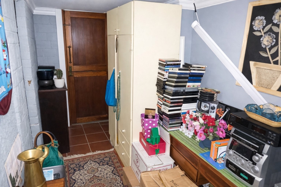 5 Bedroom Property for Sale in Bothasig Western Cape